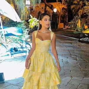 Elegant Yellow Sleeveless Dress